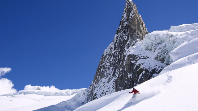 开元乒乓球台家用在墙上
